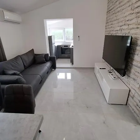 With Parking Space - Cuskijas, Novigrad - 27969 Pridraga